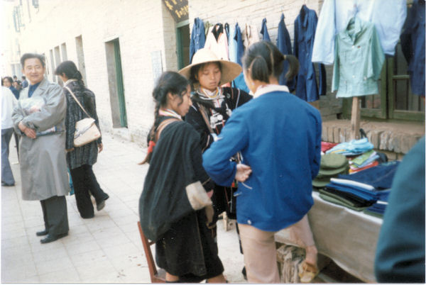 Boss Yang Watches a Street Scene