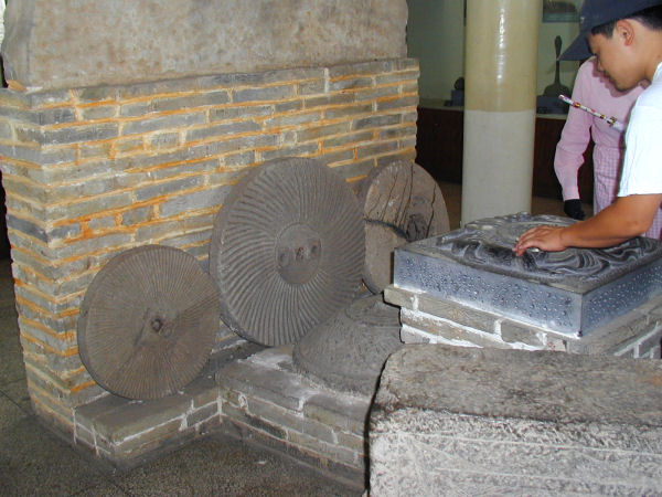Grinding Stones Exhibit  at Xuchang Museum 