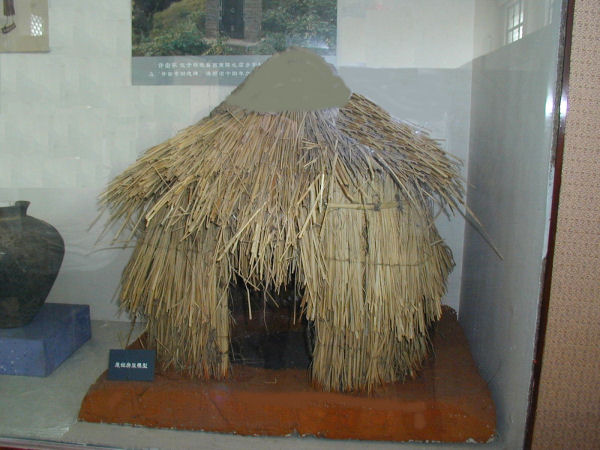 Hut Exhibit  at Xuchang Museum 