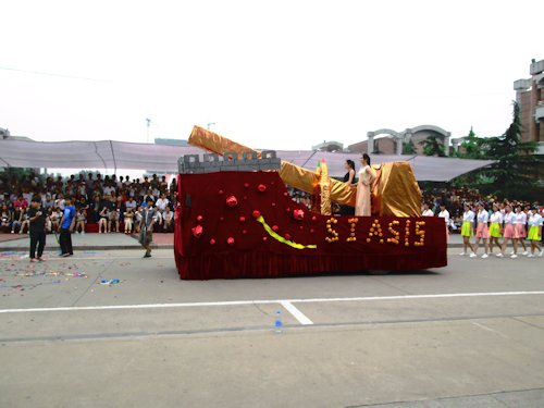 Giant Cannon Float - Scene 23