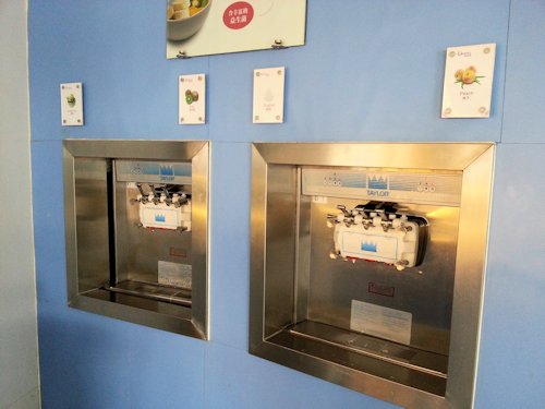 Frozen Yogurt Dispensers - Scene 3