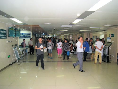 Entry Room Crowds - Scene 6