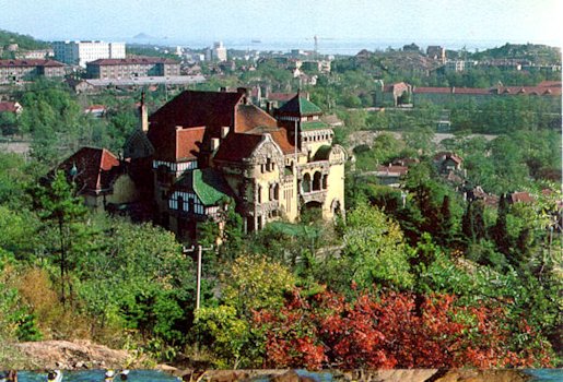 The Qingdao Greeting House