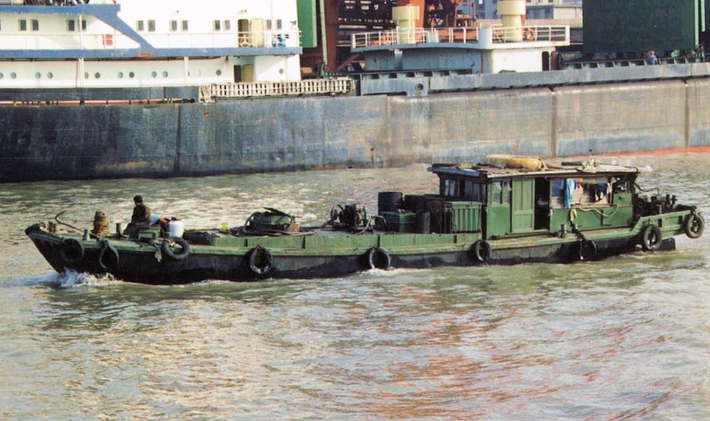 Shanghai River Traffic 18