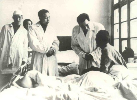 Zhou Enlai Visits Wounded Chinese Soldiers