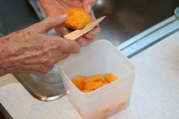 Step 6, Slice Peaches