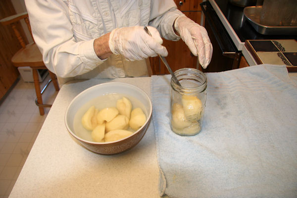 Step 15 - Fill the Hot Jar with Pears 