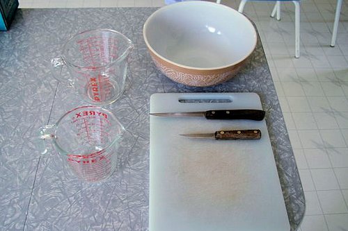 Cutting board, Bowls and Knives