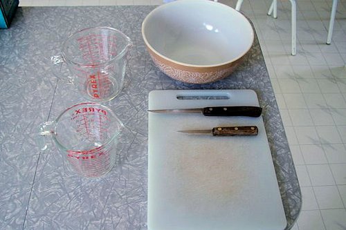 Cutting board, Bowls and Knives