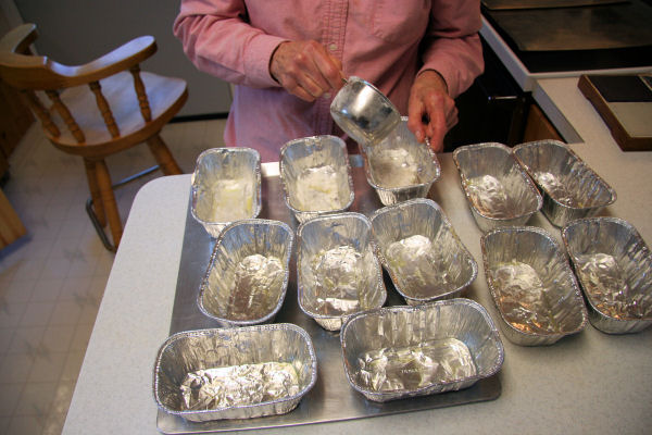 Step 7 - Flour the Pans