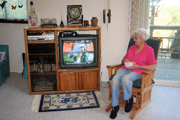 Step 21 -  Bernice Enjoys her Popcorn