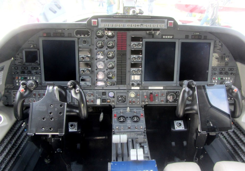 Piaggio P180 Avanti  Cockpit  