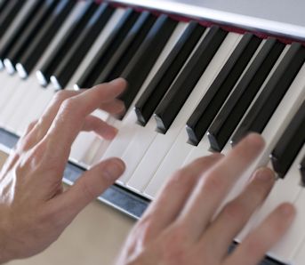  Hands on Keyboard 