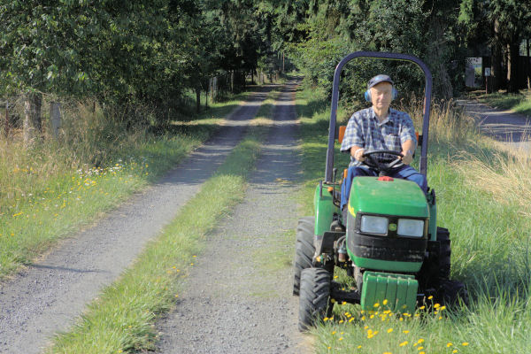 John Deere 2210 Tractor