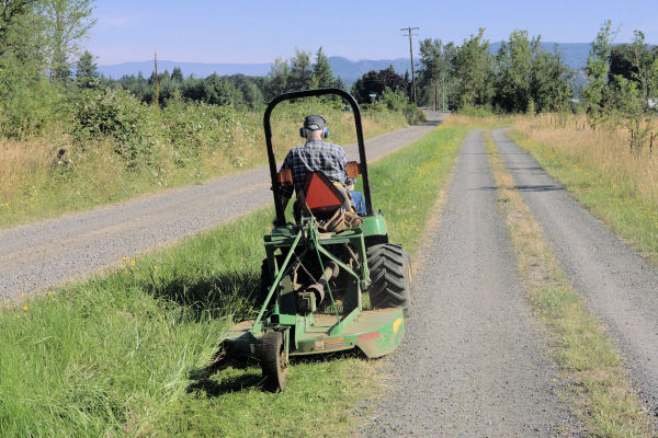 John Deere 2210 Tractor