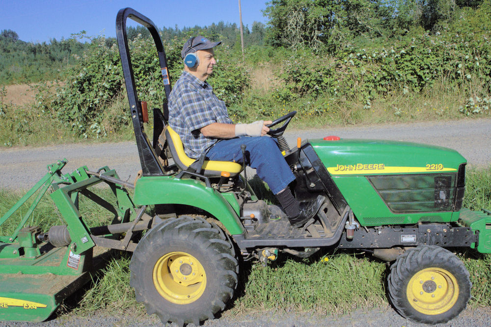 John Deere 2210 Tractor