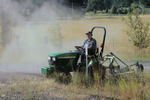 John Deere 2210 Tractor