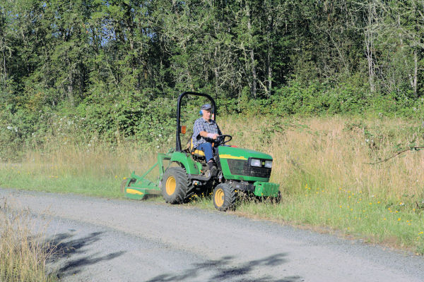 John Deere 2210 Tractor