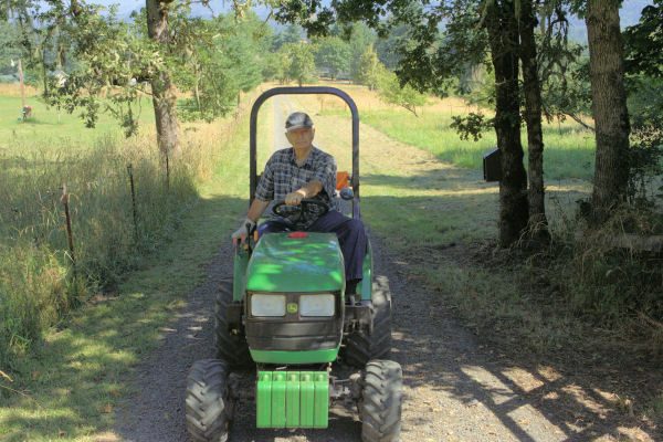 John Deere 2210 Tractor