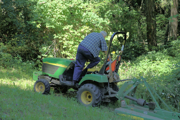 John Deere 2210 Tractor