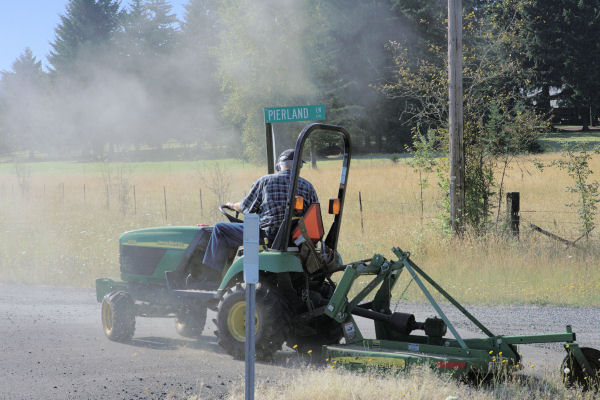 John Deere 2210 Tractor