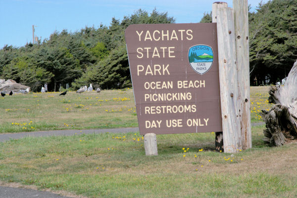 Yachats Sign